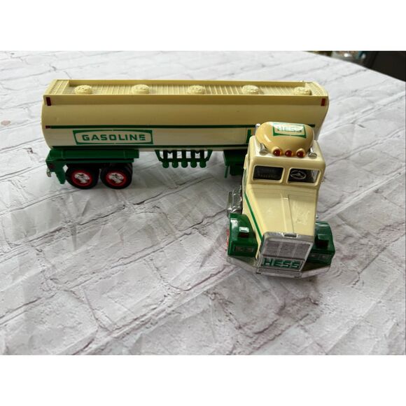 Vintage Hess Corporation Gasoline Toy Tanker Truck Green Beige Vintage 1990 - Picture 10 of 16